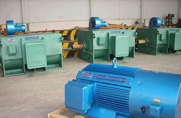 三相異步電動機直接起動的危險。