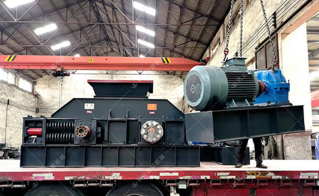 圖為配套西瑪電機的全自動對輥破碎機發(fā)貨照片 圖為配套西瑪電機的全自動對輥破碎機發(fā)貨照片